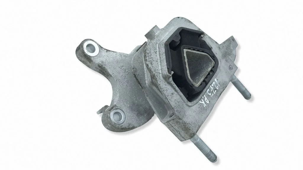 Engine mount bracket 9826551380