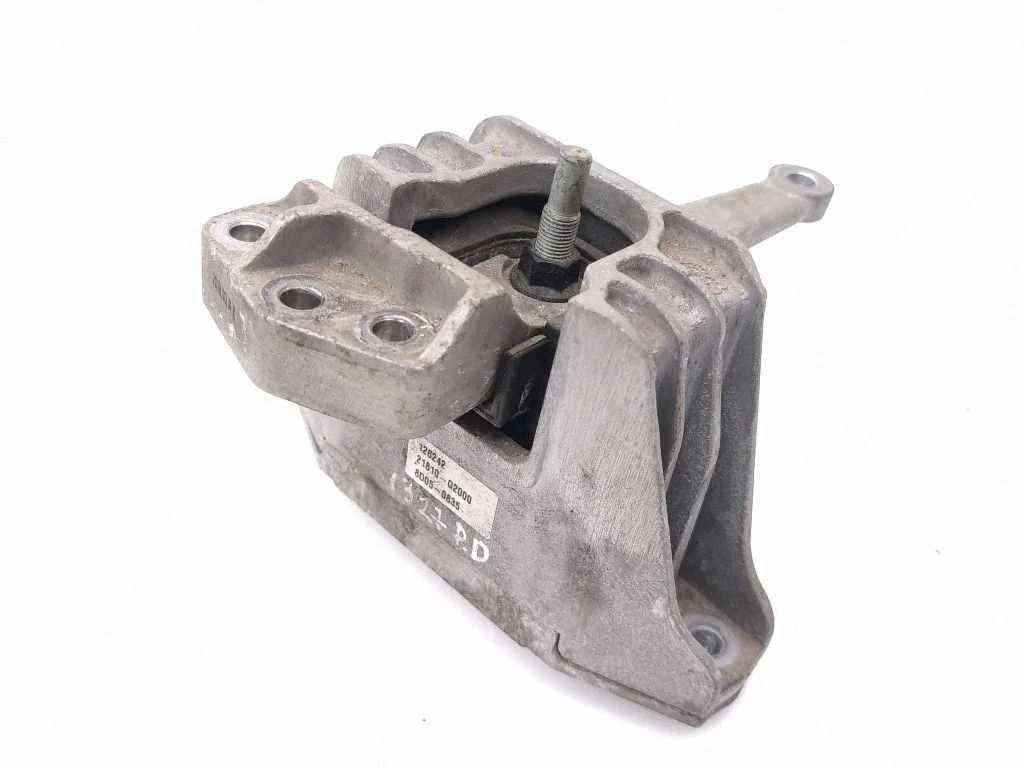 Engine mount bracket 21810G2000