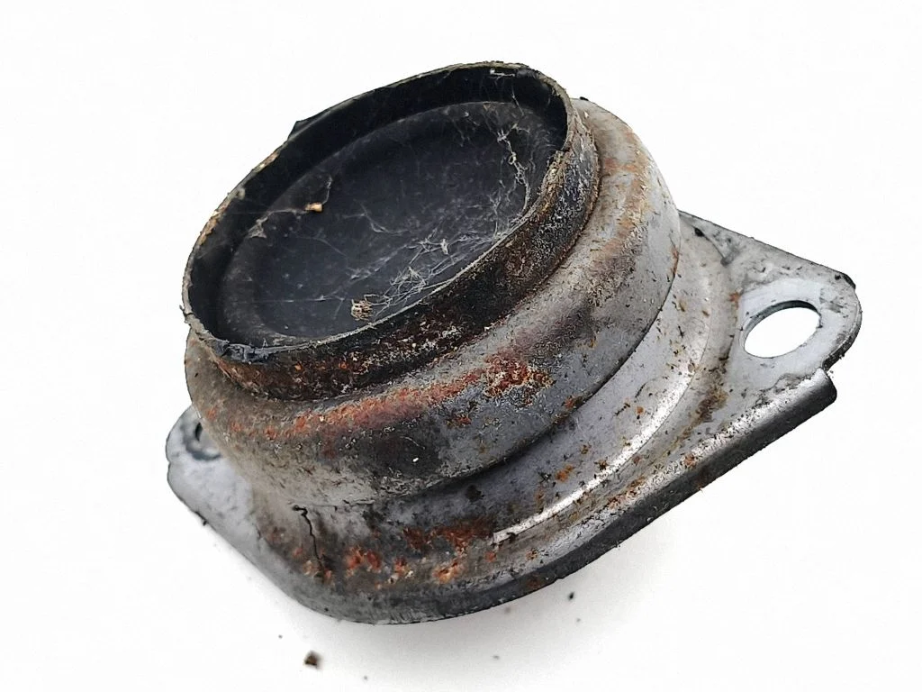 Engine mount bracket 176995