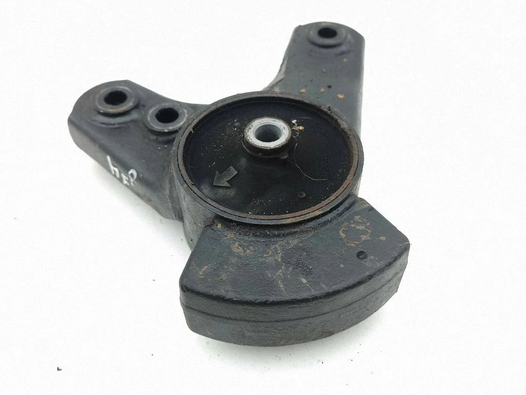 Engine mount bracket 21932KA000