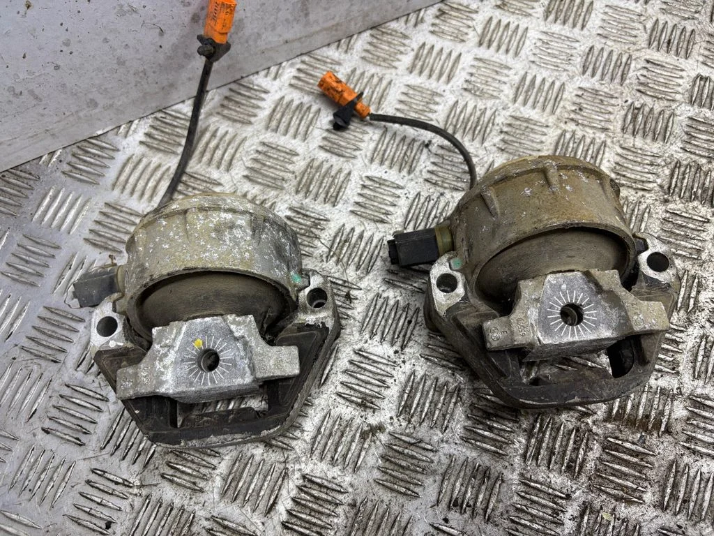 Engine mount bracket