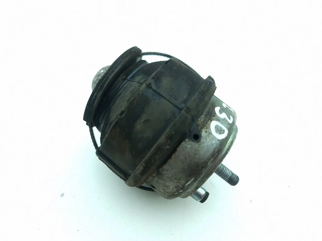 Engine mount bracket