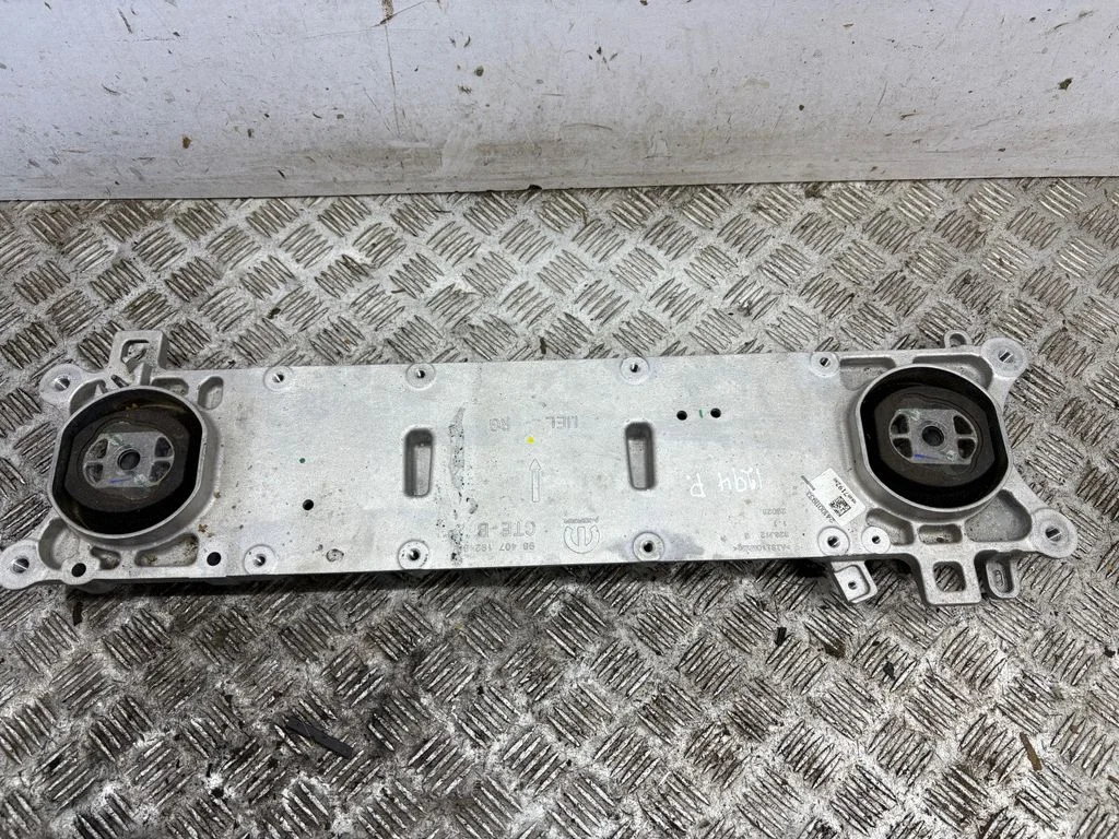 Engine mount bracket 9840719280