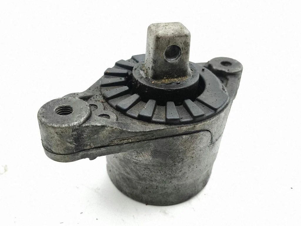 Engine mount bracket 0670004870