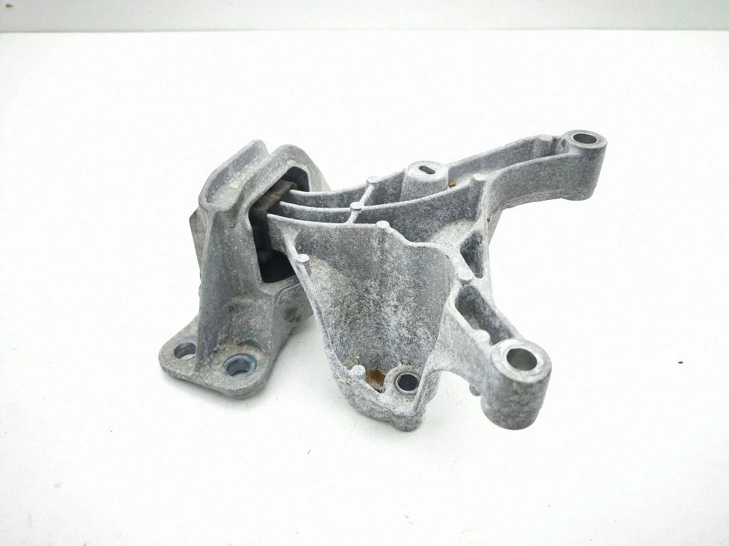 Engine mount bracket