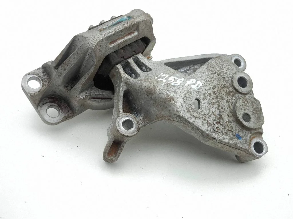 Engine mount bracket 112326UB0A