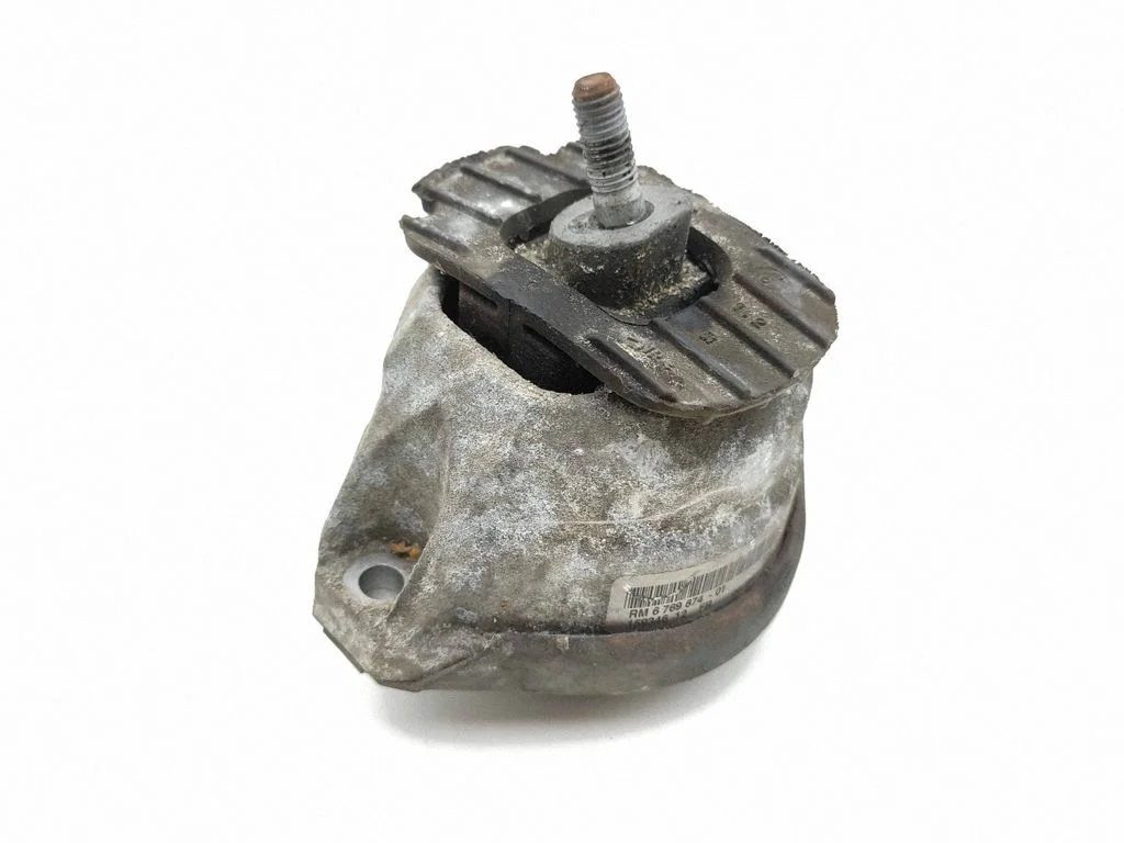 Engine mount bracket 6769874