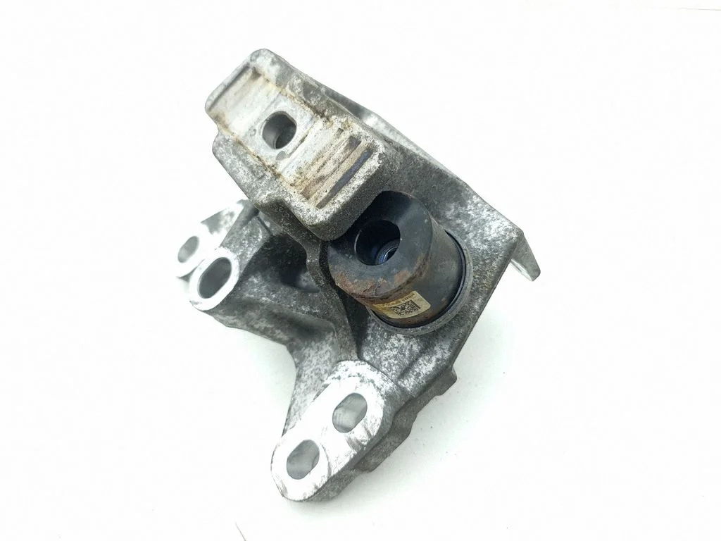 Engine mount bracket K8D26F030AA