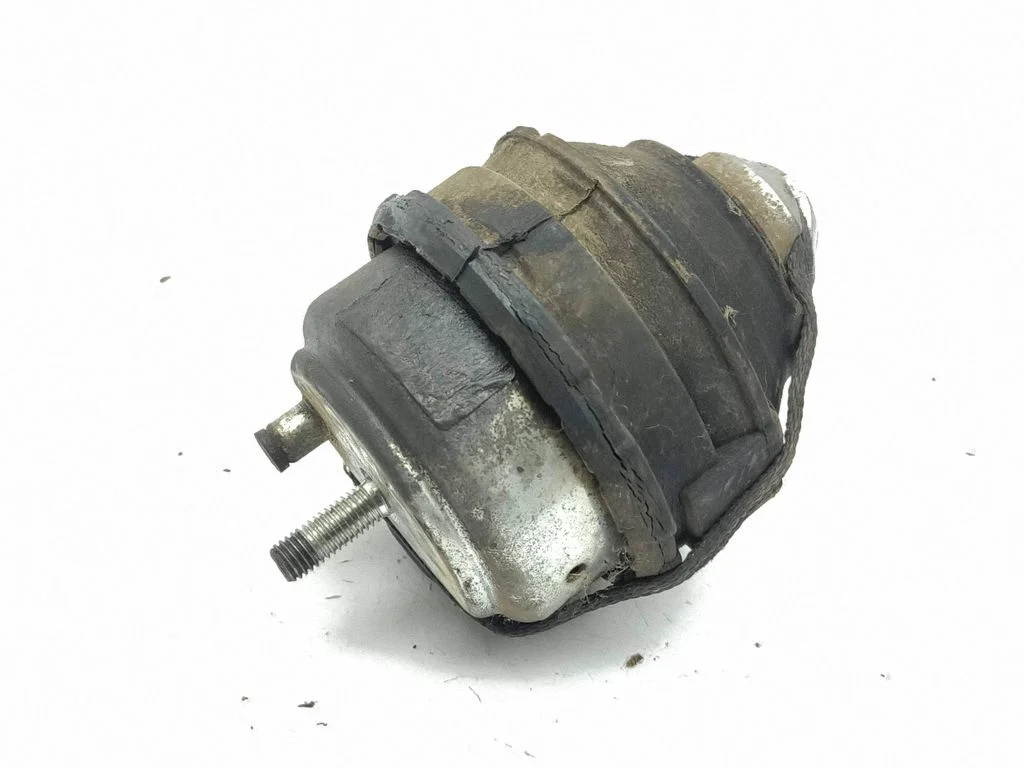 Engine mount bracket