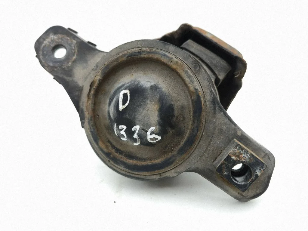 Engine mount bracket 41022FJ010