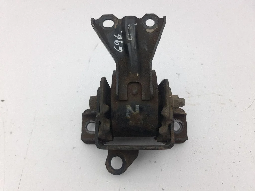 Engine mount bracket – left