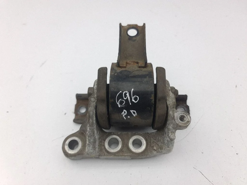 Engine mount bracket – right