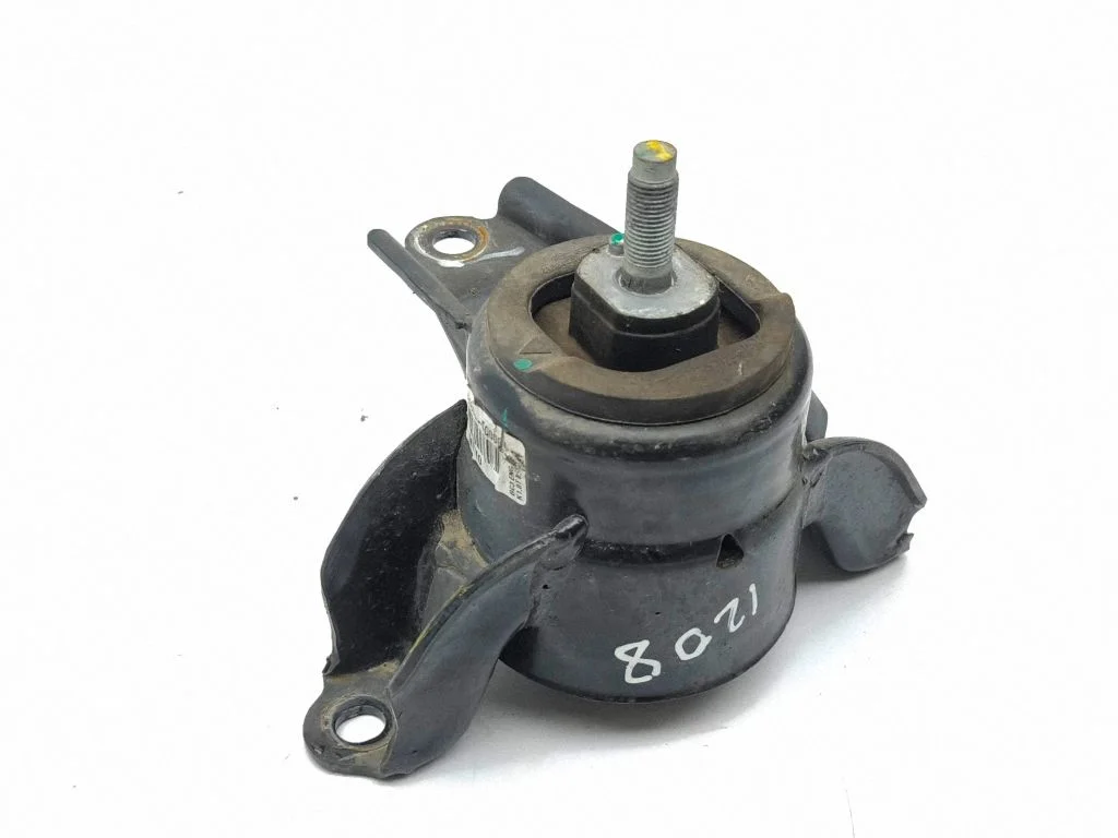 Engine mount bracket 21810Q0000