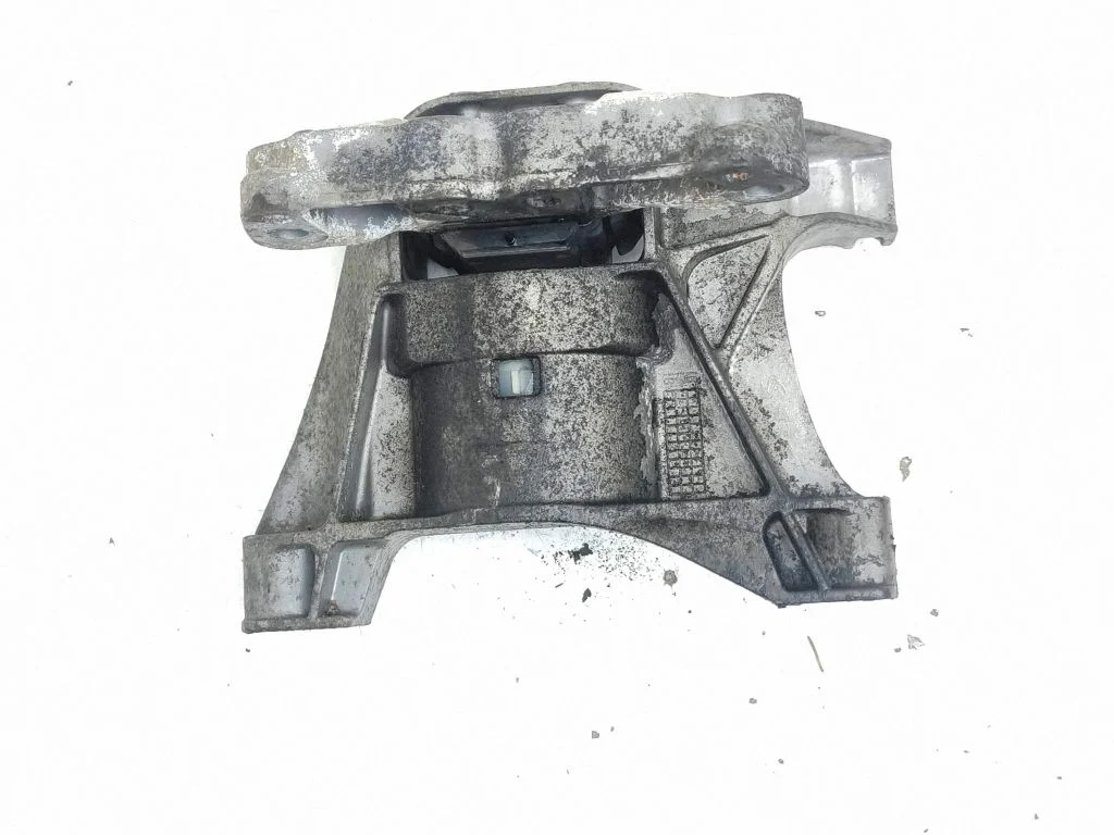 Engine mount bracket 4A103720