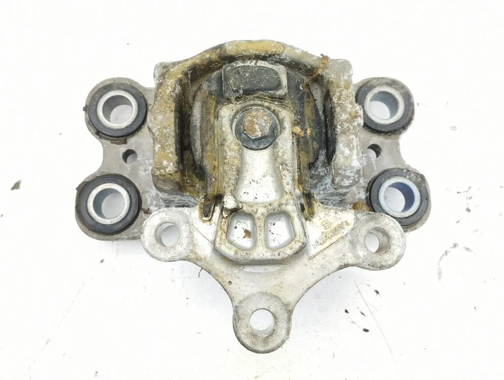 Engine mount bracket