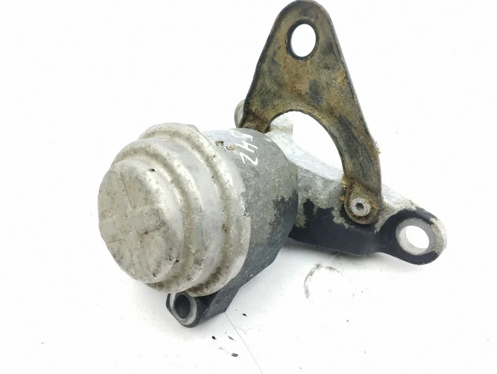 Engine mount bracket