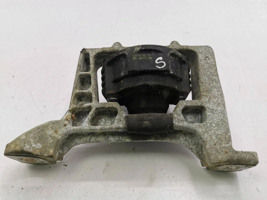 Engine mount bracket 3M516F012BH