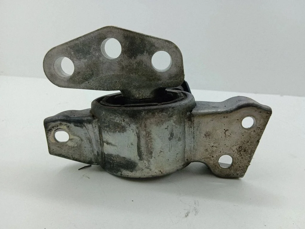 Engine mount bracket 13130741