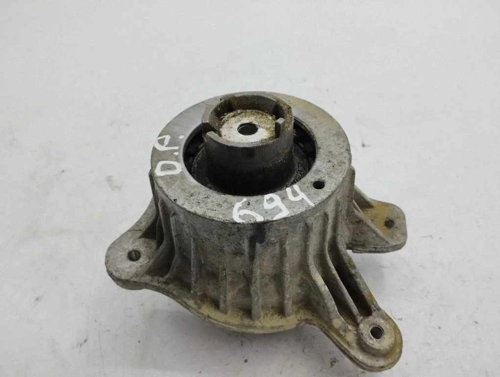 Engine mount bracket A2132400600