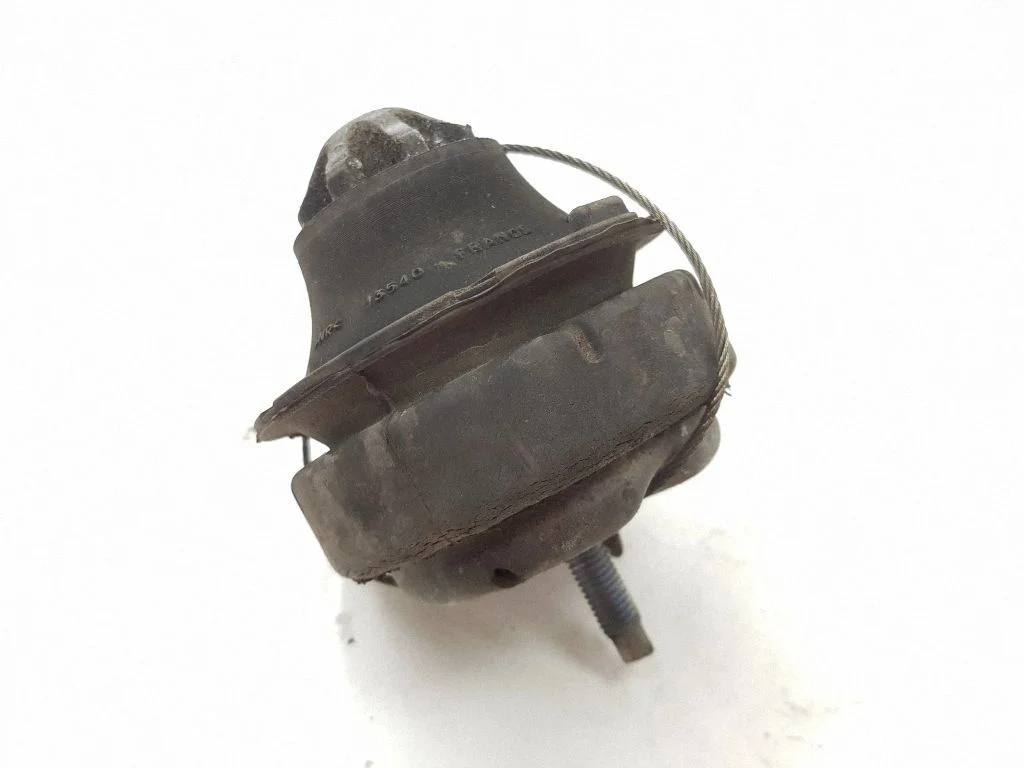 Engine mount bracket 8683936