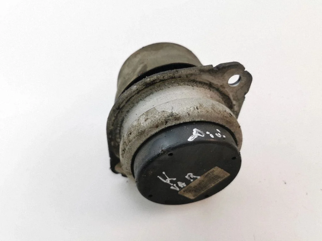 Engine mount bracket 7L6199131A