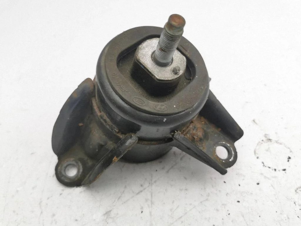 Engine mount bracket 218103Z100