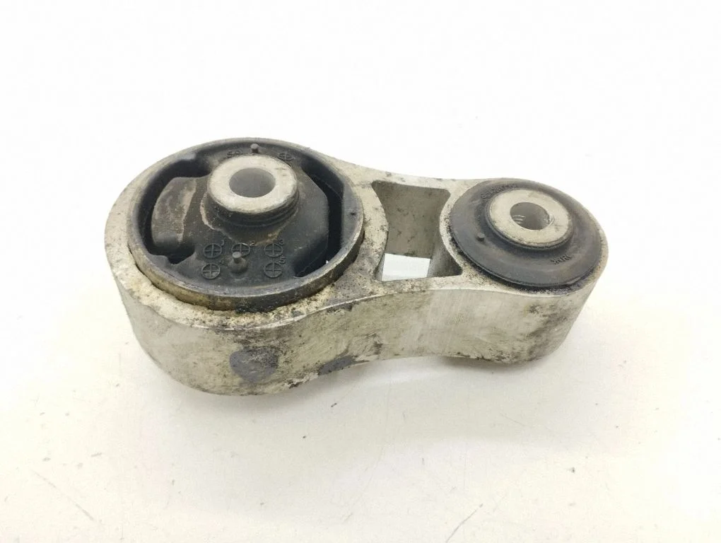 Engine mount bracket