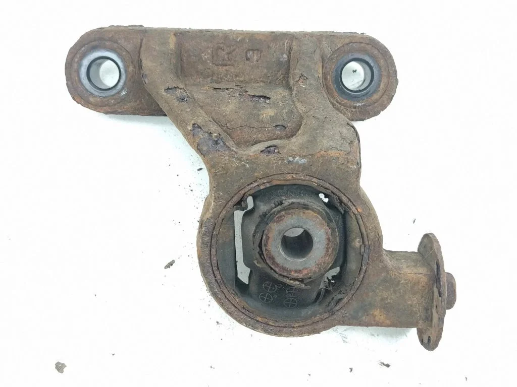 Engine mount bracket