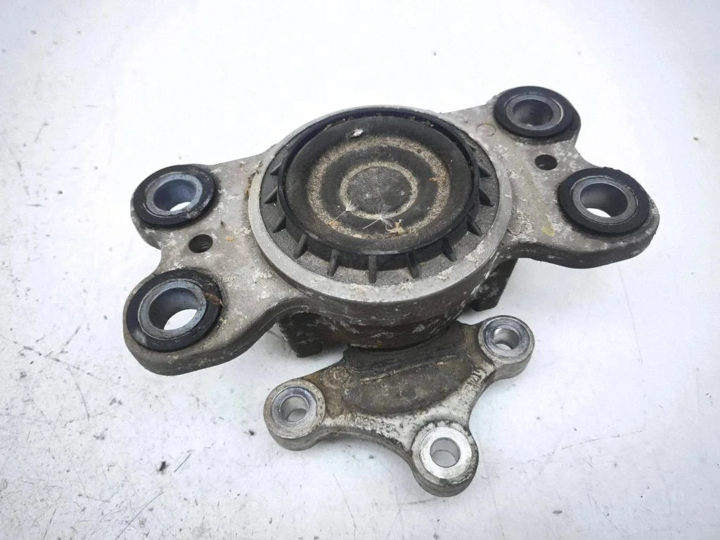 Engine mount bracket 31262710