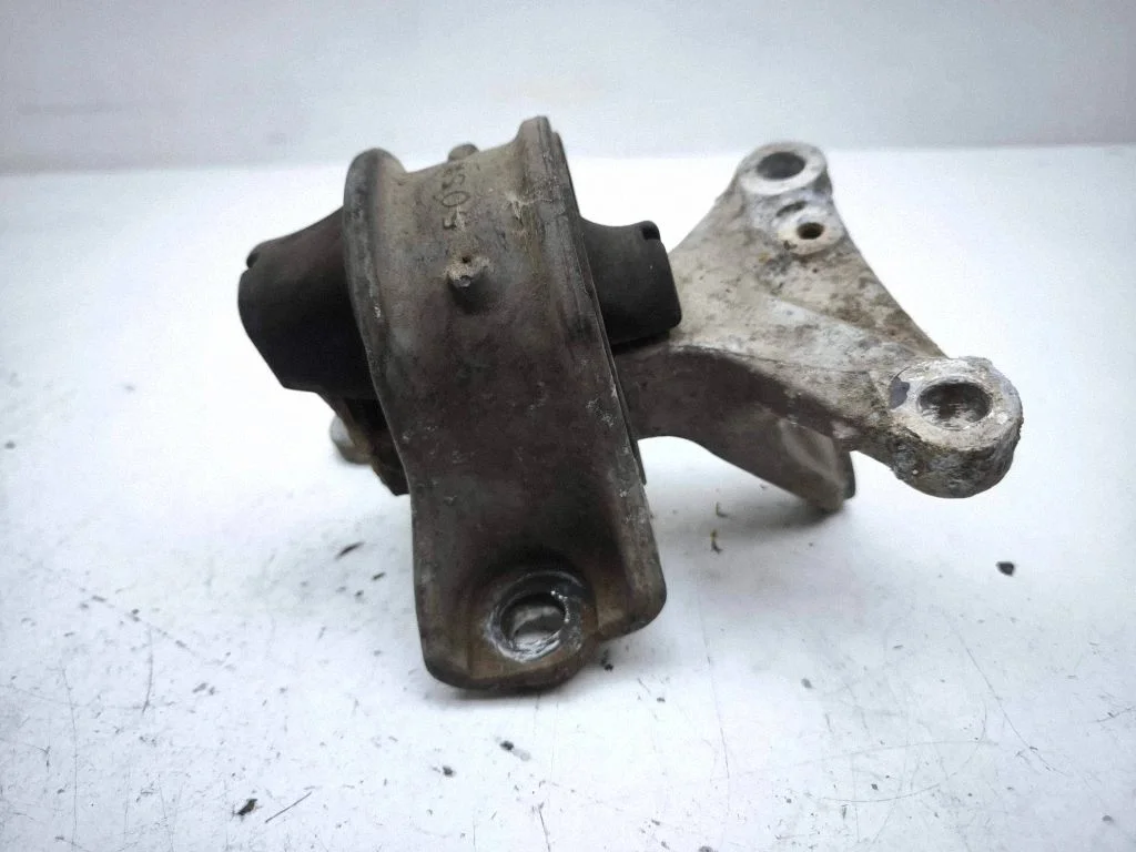 Engine mount bracket