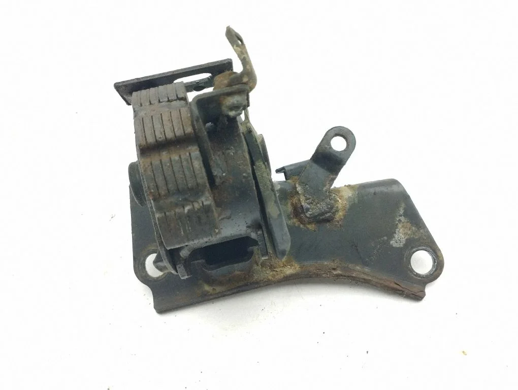 Engine mount bracket – left
