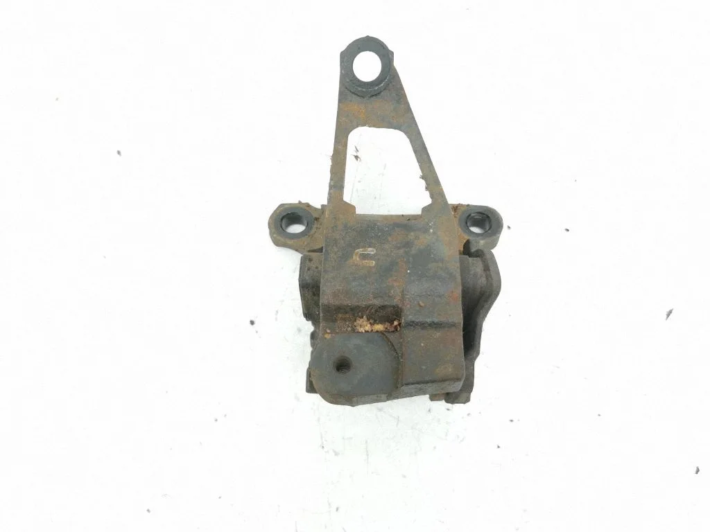 Engine mount bracket