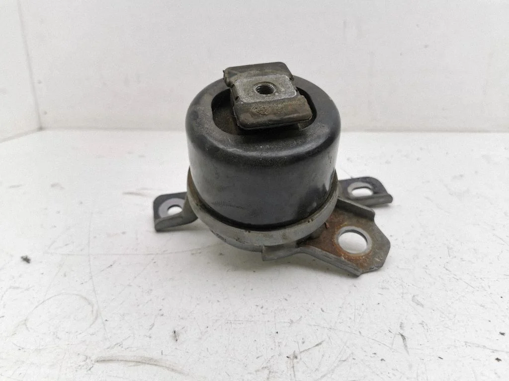 Engine mount bracket 30793318
