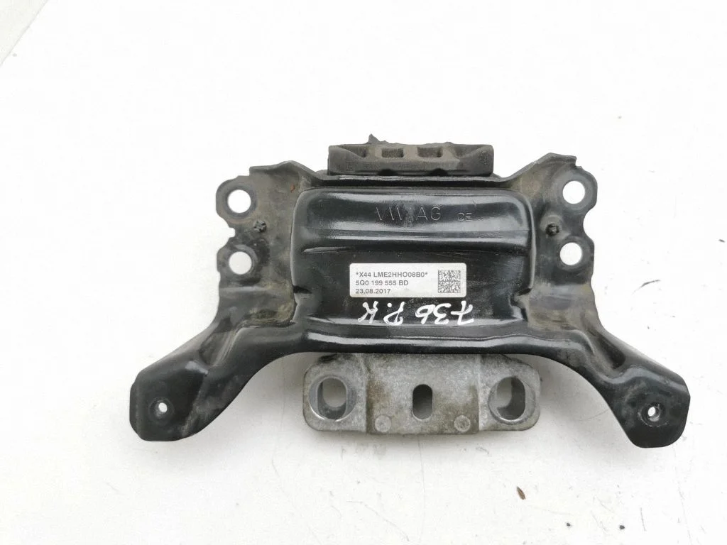 Engine mount bracket 5Q0199555BD