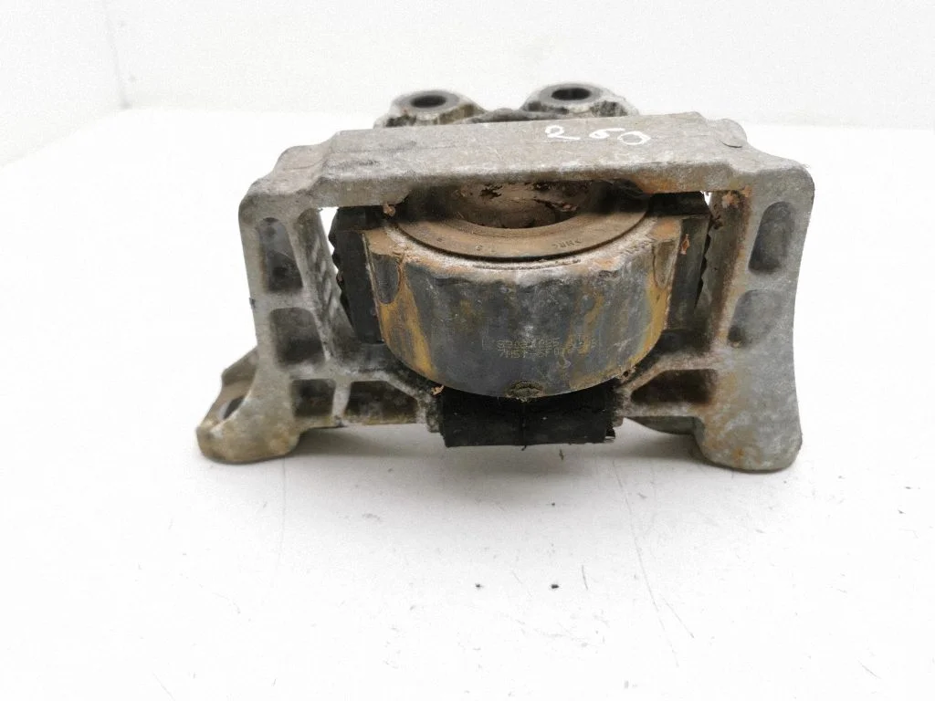 Engine mount bracket – Ford Kuga I (2008-2012)