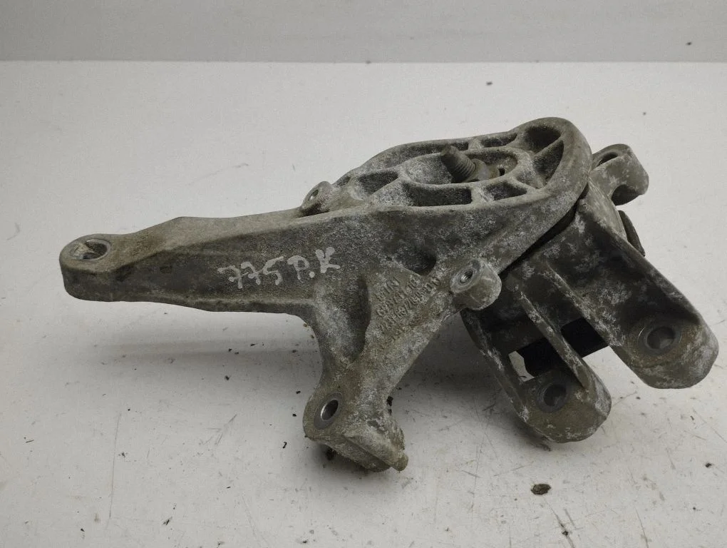 Engine mount bracket 6784355
