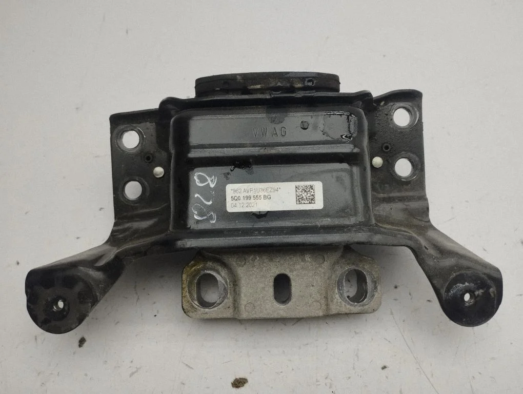 Engine mount bracket 5Q0199555BG
