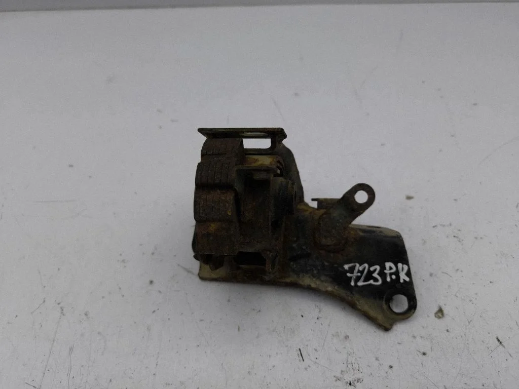 Engine mount bracket – left