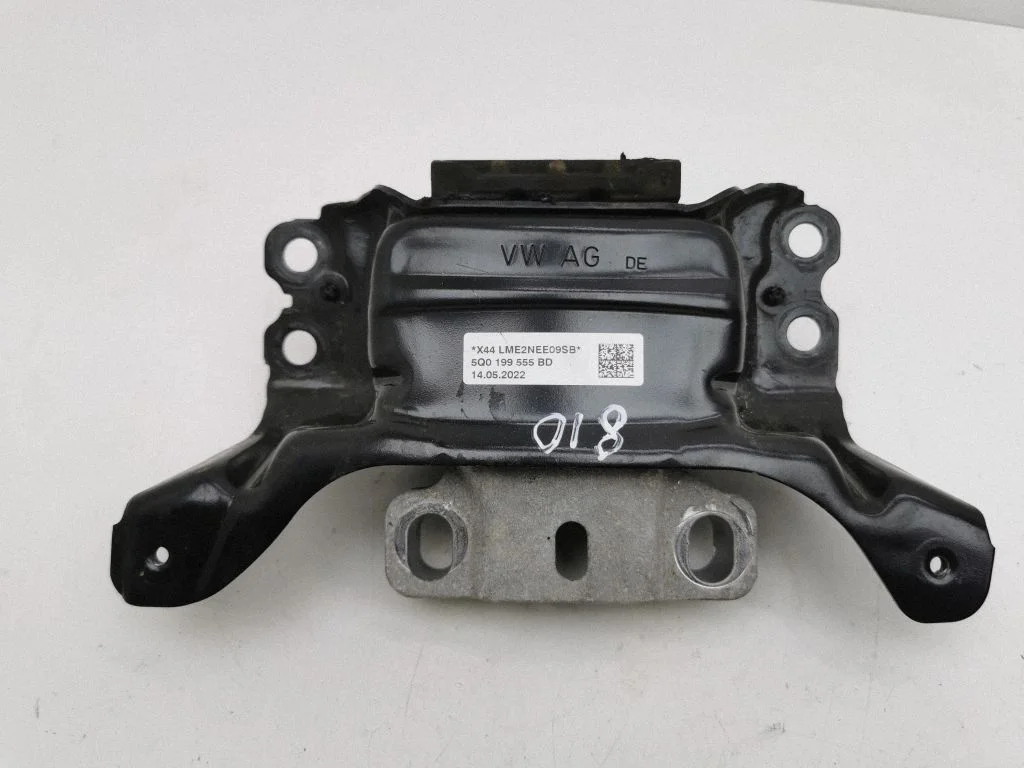 Engine mount bracket 5Q0199555BD