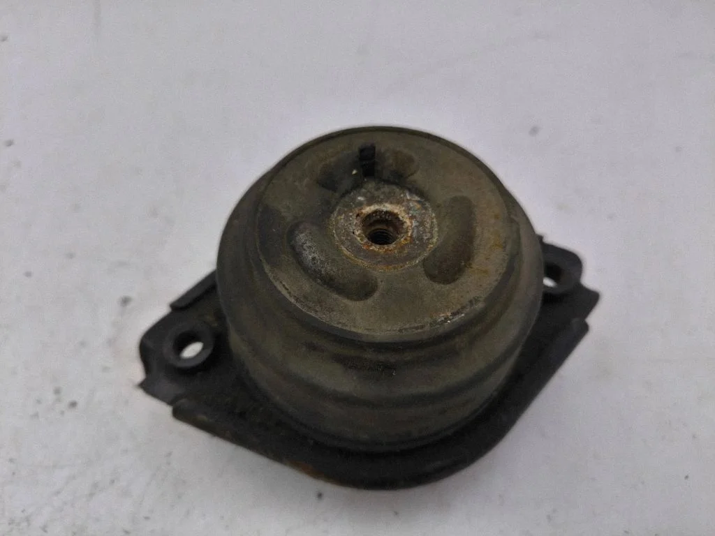 Engine mount bracket A2512402917