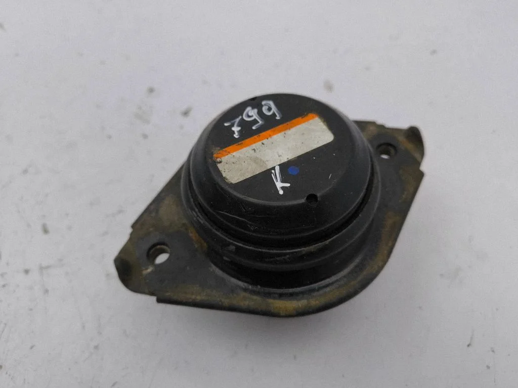 Engine mount bracket – left