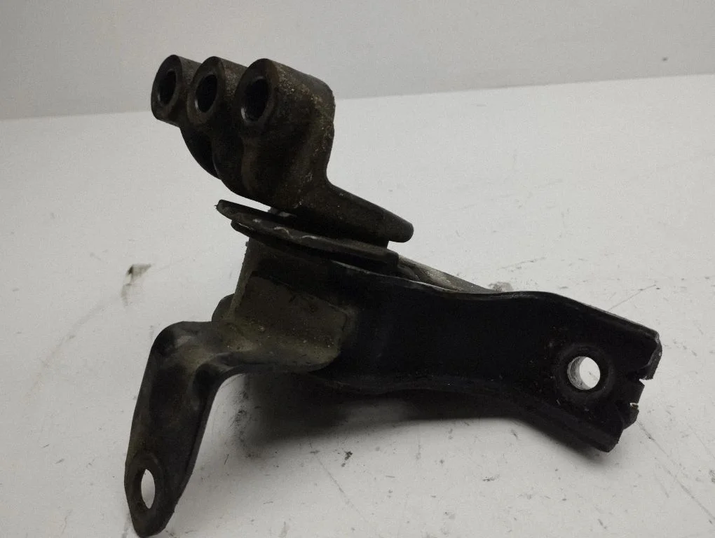 Engine mount bracket