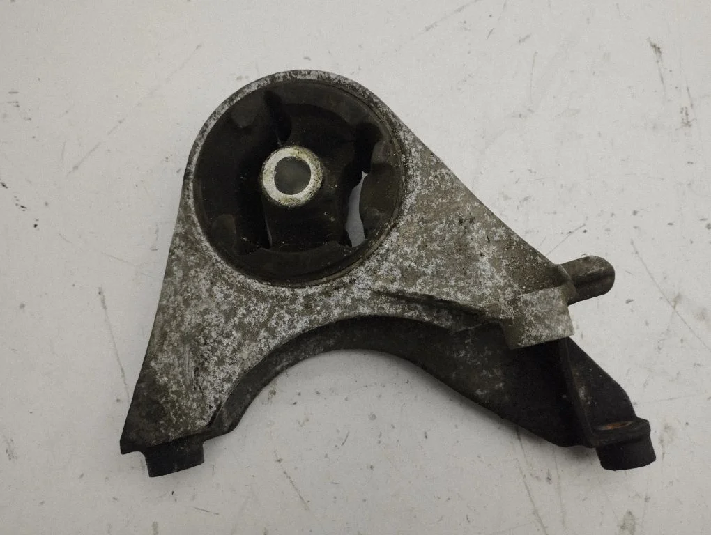 Engine mount bracket