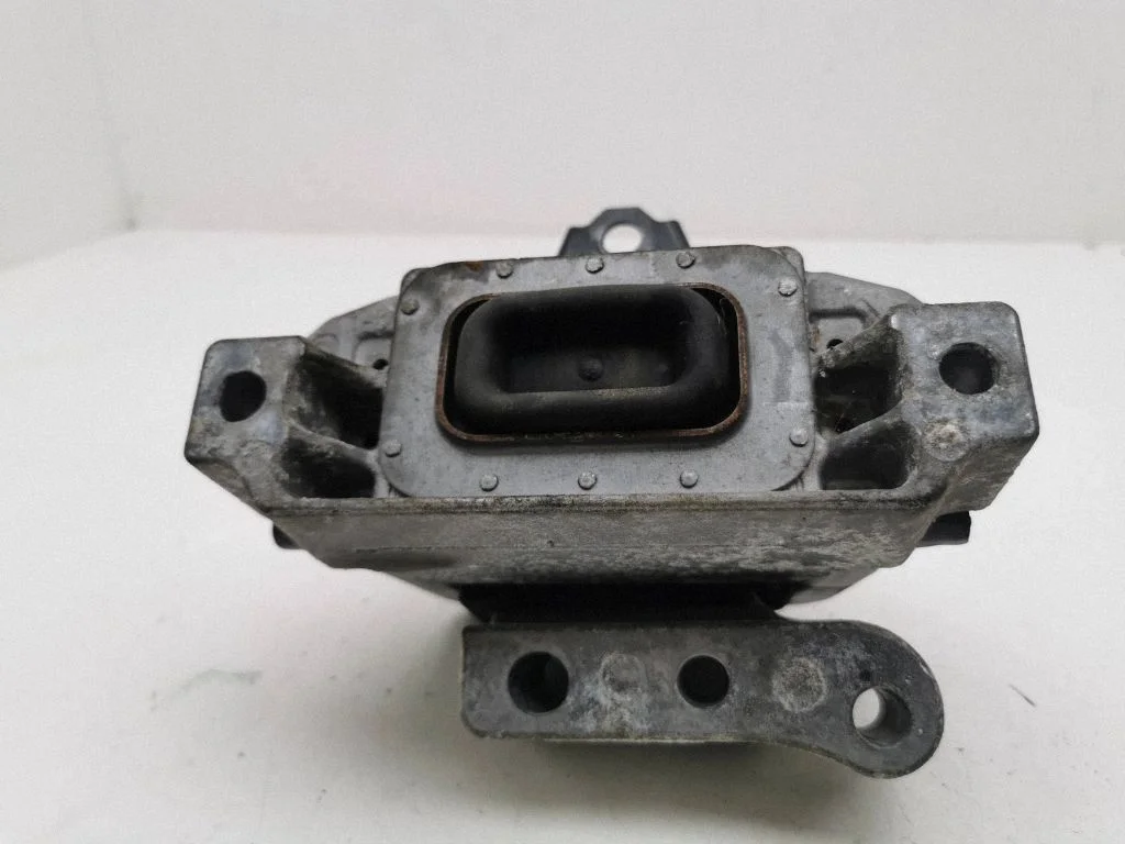 Engine mount bracket