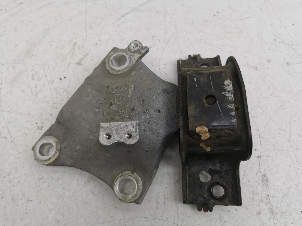 Engine mount bracket 50T5A