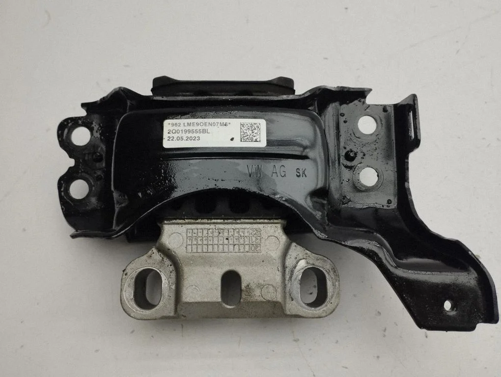 Engine mount bracket 2Q0199555BL