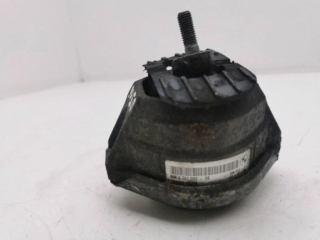 Engine mount bracket 6761092