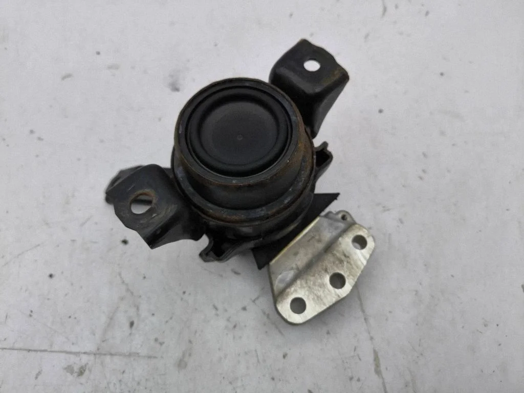 Engine mount bracket – right