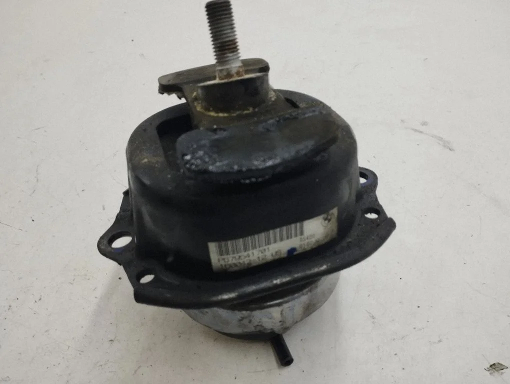 Engine mount bracket P679541701