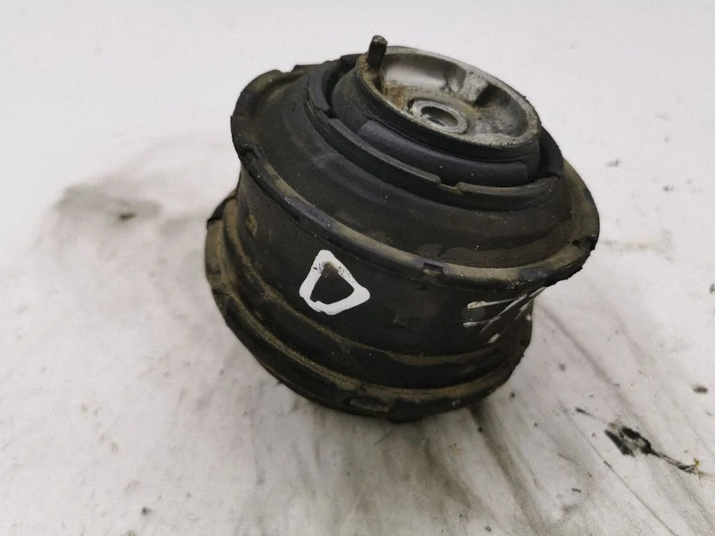 Engine mount bracket – right